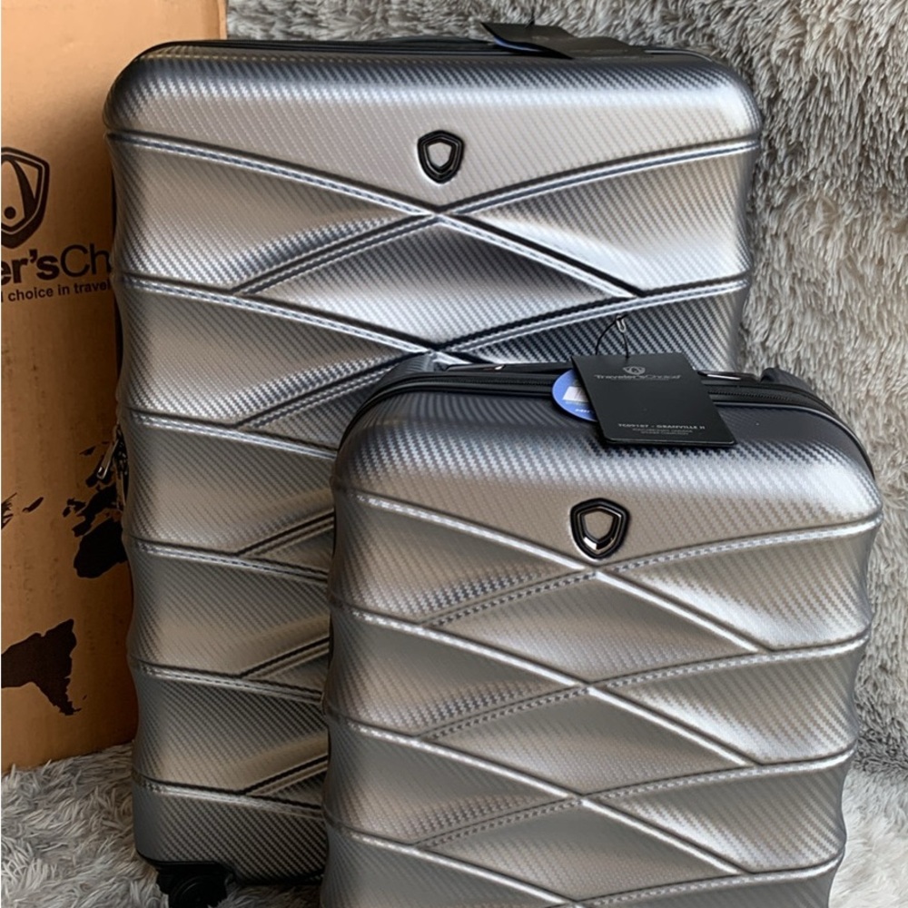 Traveler’s Choice 2 piece Silver/Gray Luggage Set. #16